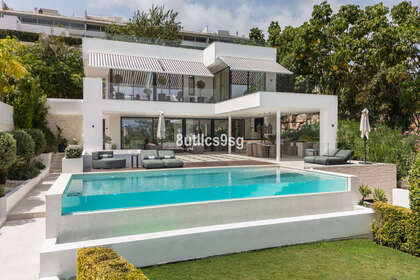 Cluster house for sale in Nueva andalucia, Málaga. 