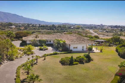 Cluster house for sale in Benahavís, Málaga. 