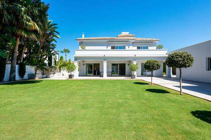 Cluster house for sale in El Paraiso, Estepona, Málaga. 
