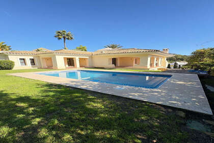 Cluster house for sale in Nueva andalucia, Málaga. 