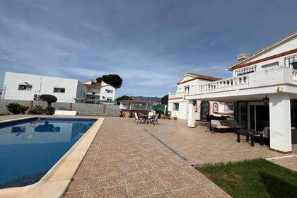 Cluster house for sale in Puerto de Cabopino, Marbella, Málaga. 