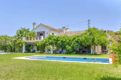 联排别墅 出售 进入 Marbella, Málaga. 