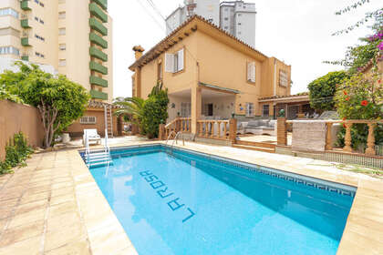 联排别墅 出售 进入 Fuengirola, Málaga. 