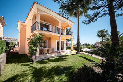 联排别墅 出售 进入 Riviera Del Sol, Marbella, Málaga. 