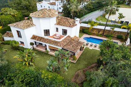 联排别墅 出售 进入 Benahavís, Málaga. 