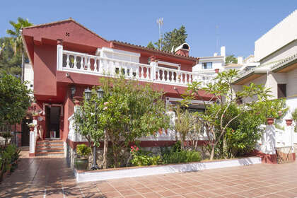 联排别墅 出售 进入 Cerrado de Calderon, Málaga. 