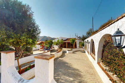 Cluster house for sale in Viñuela, Málaga. 