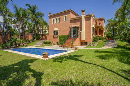 Cluster house for sale in Guadalmina, Málaga. 