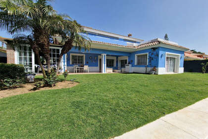Cluster house for sale in Guadalmina, Málaga. 