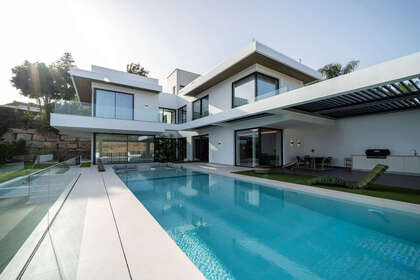 Cluster house for sale in El Paraiso, Estepona, Málaga. 