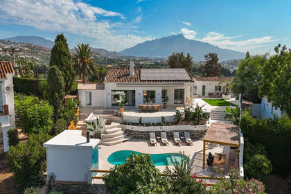 Cluster house for sale in Guadalmina, Málaga. 