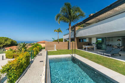 Apartment for sale in Puerto de Cabopino, Marbella, Málaga. 