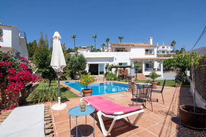 Cluster house for sale in Estepona, Málaga. 