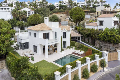 Cluster house for sale in Benahavís, Málaga. 