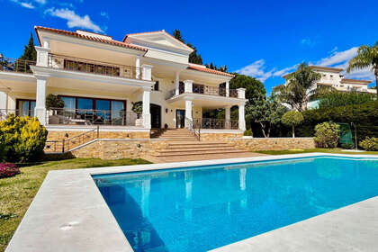 Cluster house for sale in Marbella, Málaga. 