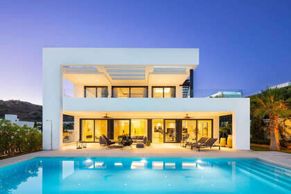 Cluster house for sale in Nueva andalucia, Málaga. 