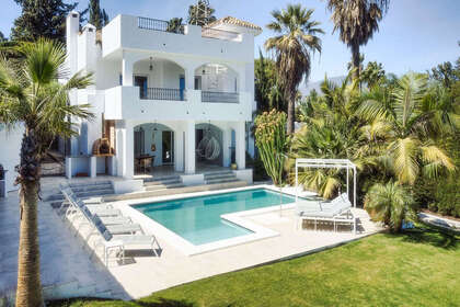 Cluster house for sale in Nueva andalucia, Málaga. 