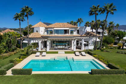 Cluster house for sale in Benahavís, Málaga. 