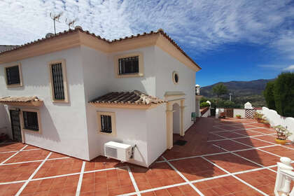 House for sale in Alhaurín el Grande, Málaga. 
