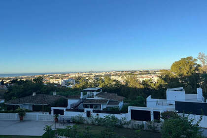 Apartment for sale in Nueva andalucia, Málaga. 