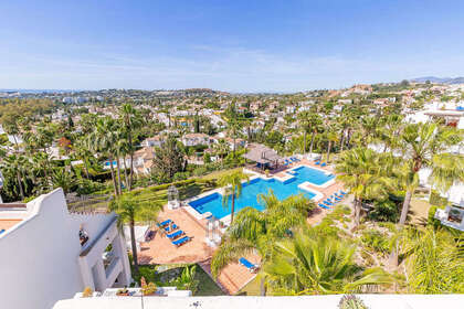 Apartment for sale in Nueva andalucia, Málaga. 