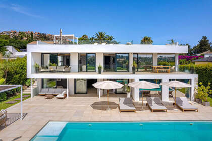 Cluster house for sale in Nueva andalucia, Málaga. 
