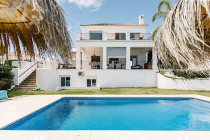 Cluster house for sale in Estepona, Málaga. 