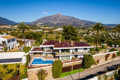 Cluster house for sale in Nueva andalucia, Málaga. 