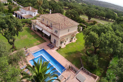 Cluster house for sale in San Roque, Cádiz. 