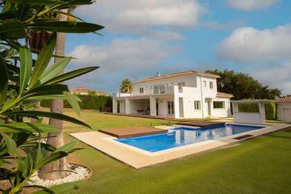 Cluster house for sale in San Roque, Cádiz. 