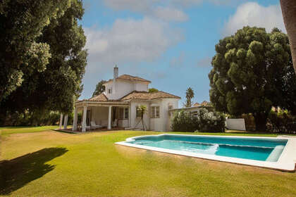 Cluster house for sale in San Roque, Cádiz. 