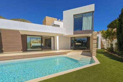 Cluster house for sale in Benalmádena, Málaga. 