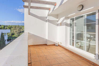 Apartment for sale in Alcaidesa, Línea de la Concepción (La), Cádiz. 