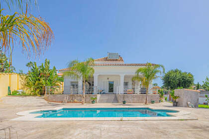 Cluster house for sale in Pueblo Nuevo de Guadiaro, San Roque, Cádiz. 