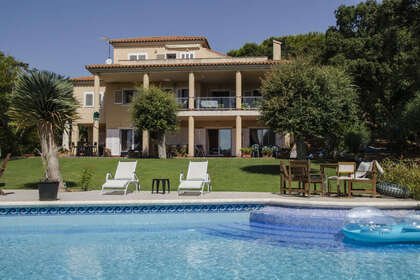 Cluster house for sale in Sotogrande, Cádiz. 