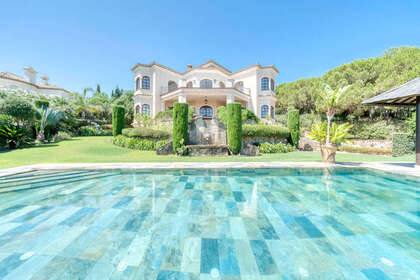 Cluster house for sale in Sotogrande, Cádiz. 