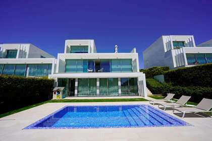 Cluster house for sale in Sotogrande, Cádiz. 