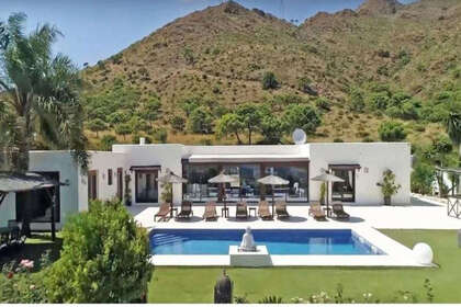 Cluster house for sale in Estepona, Málaga. 