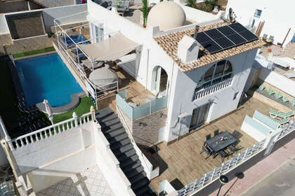 Cluster house for sale in Villamartín, Alicante. 