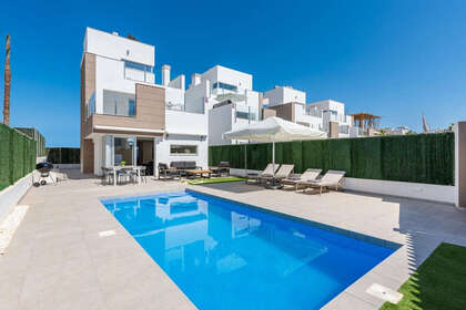 Cluster house for sale in Guardamar del Segura, Alicante. 