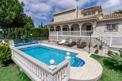 Cluster house for sale in Puerto de Cabopino, Marbella, Málaga. 