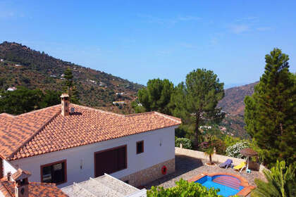 Cluster house for sale in Sayalonga, Málaga. 