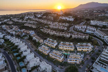 House for sale in El Paraiso, Estepona, Málaga. 