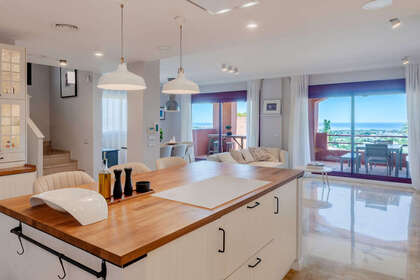 House for sale in El Paraiso, Estepona, Málaga. 