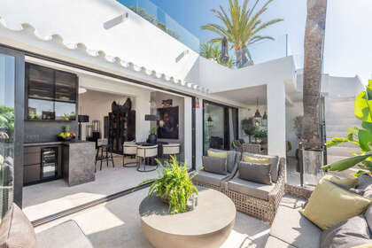 House for sale in Puerto Banús, Marbella, Málaga. 