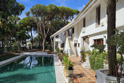 Cluster house for sale in Puerto de Cabopino, Marbella, Málaga. 