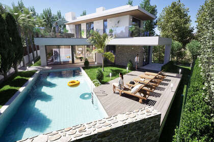 Cluster house for sale in Puerto de Cabopino, Marbella, Málaga. 