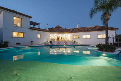 Cluster house for sale in El Paraiso, Estepona, Málaga. 