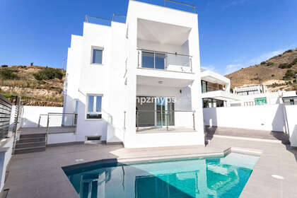 Cluster house for sale in Nerja, Málaga. 