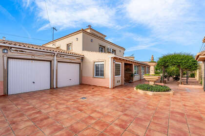 House for sale in Torrevieja, Alicante. 